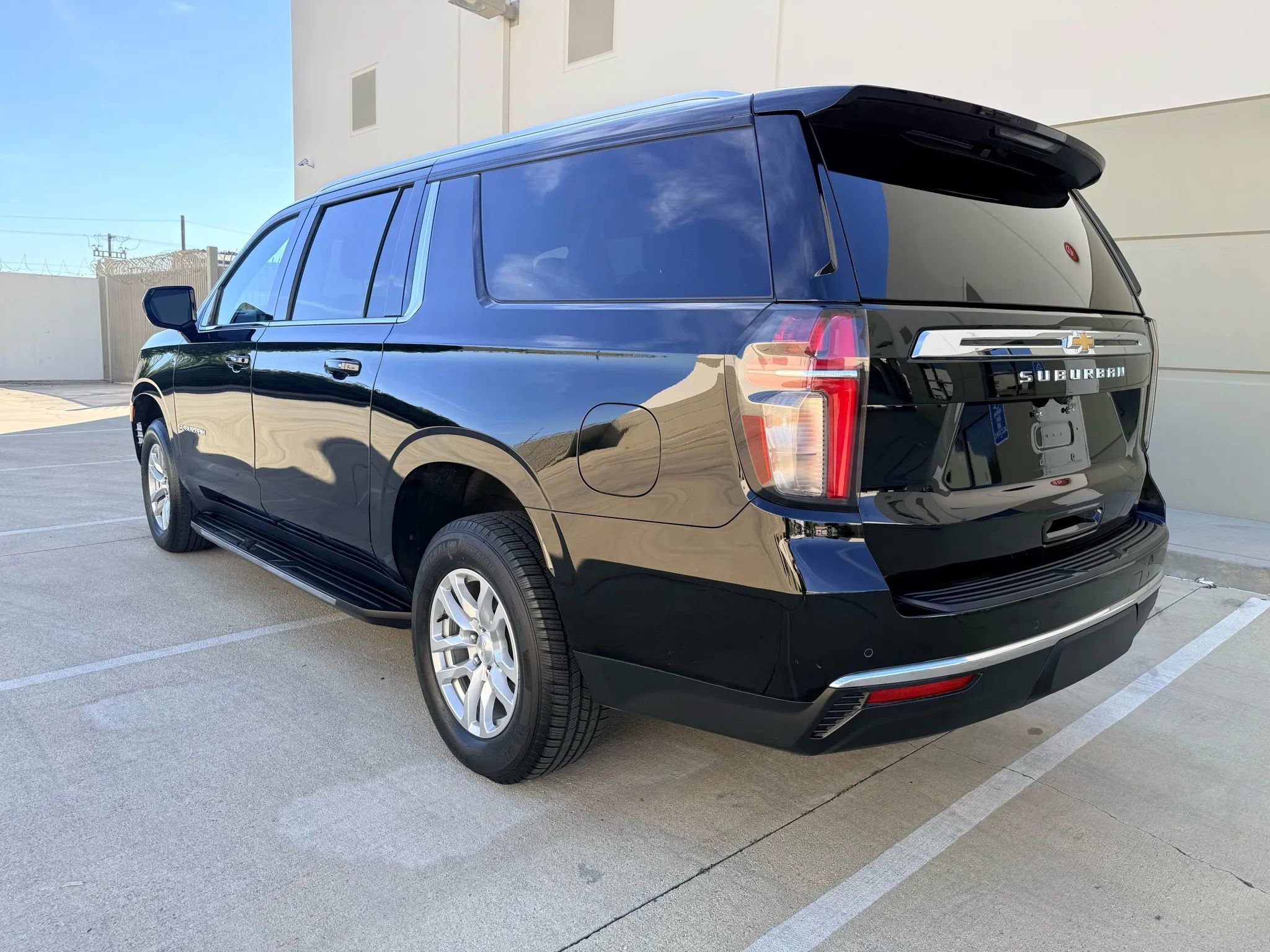 Used 2021 Chevrolet Suburban LS image 7