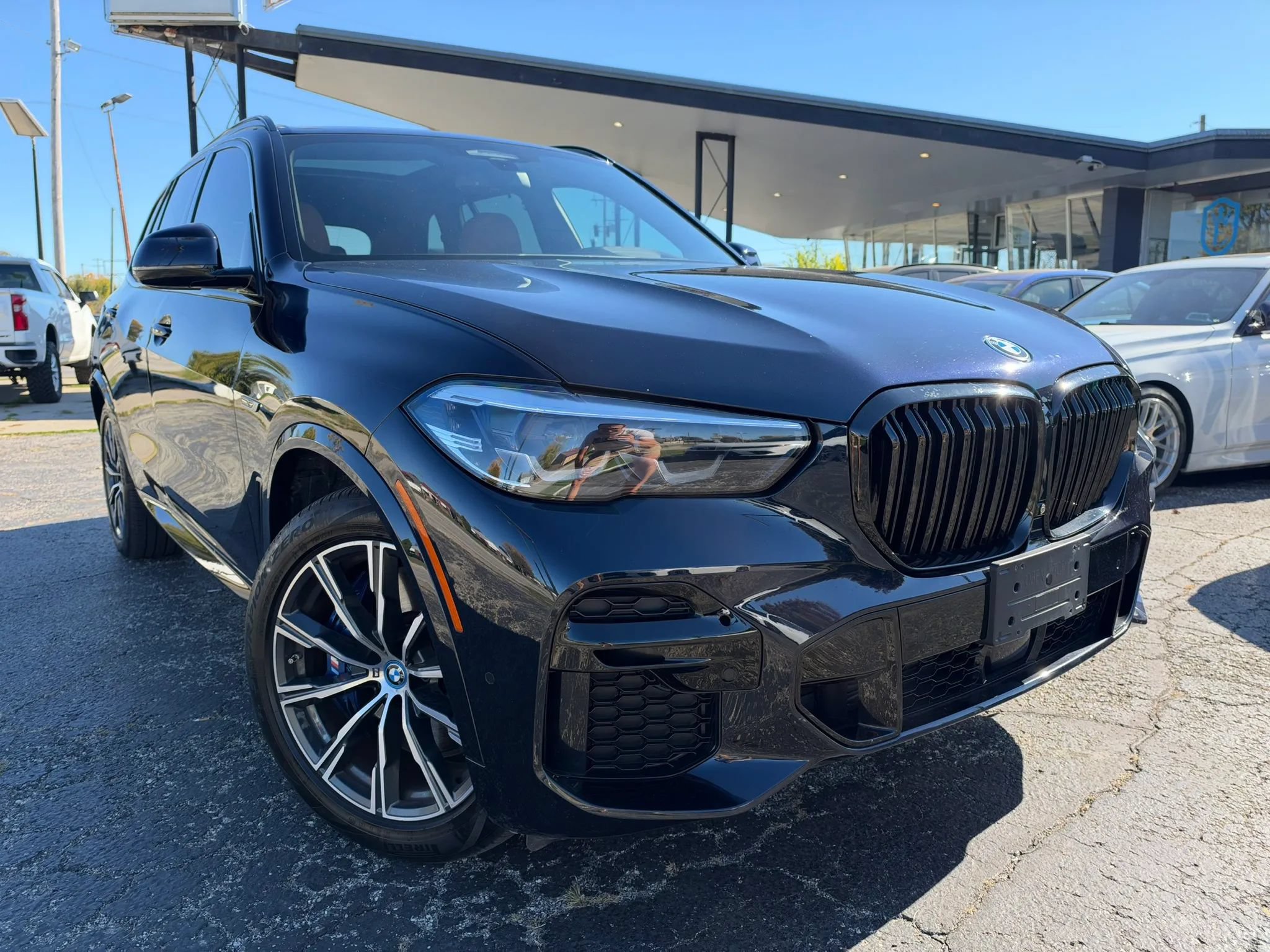 Used 2022 BMW X5 xDrive45e AWD/4WD image 3