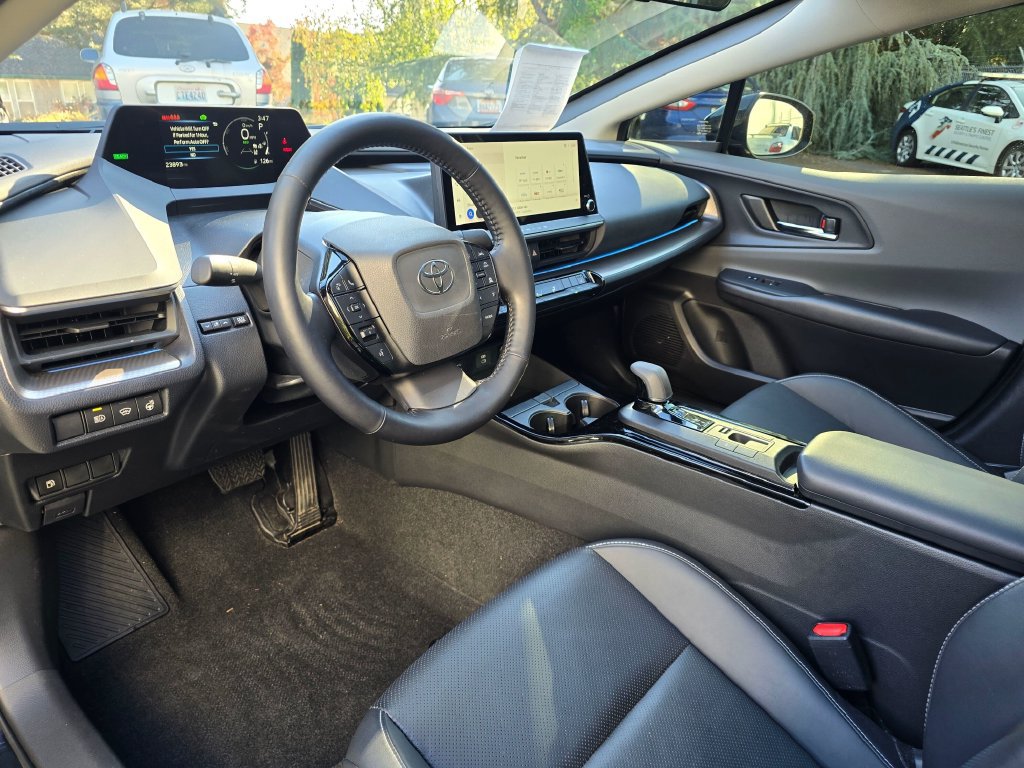 Used 2024 Toyota Prius XLE AWD/4WD image 11
