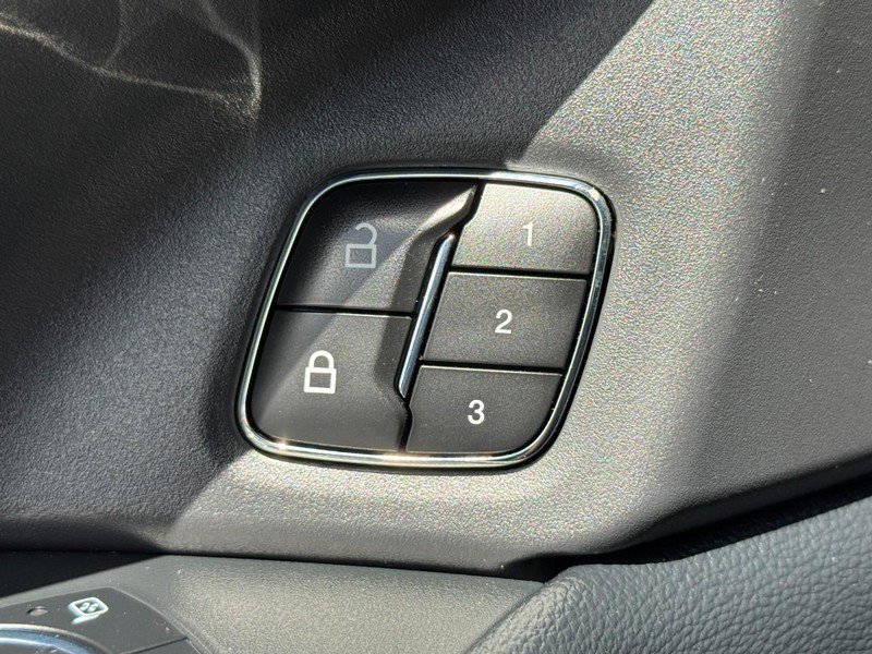 Used 2023 Ford Expedition XLT AWD/4WD image 17