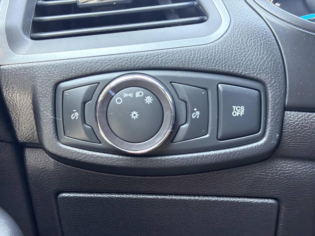 Used 2019 Ford Edge SE image 21