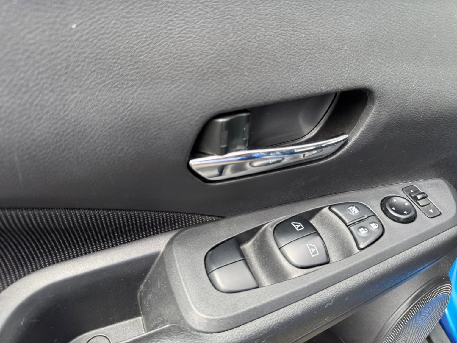 Used 2023 Nissan Kicks SV FWD image 11