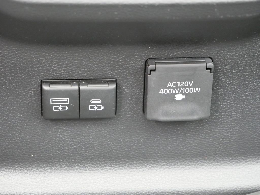 Used 2022 Toyota Tundra Limited image 32