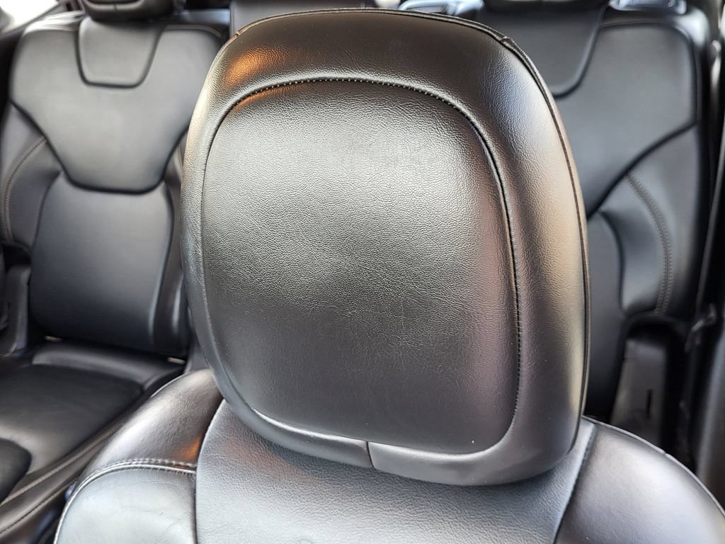 Used 2016 Jeep Cherokee Limited AWD/4WD image 6