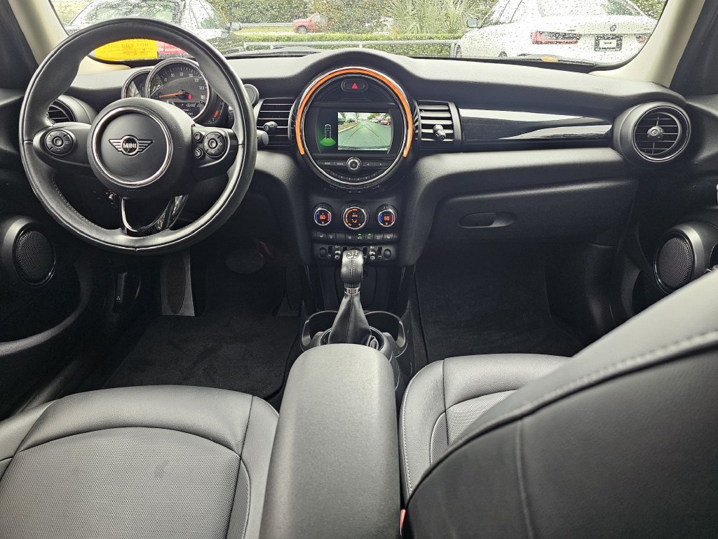 Used 2019 MINI Cooper 4-Door Hardtop w/ Signature Upholstery Package FWD image 11