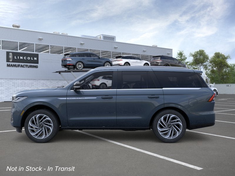 New 2026 Lincoln Navigator Reserve AWD/4WD image 3