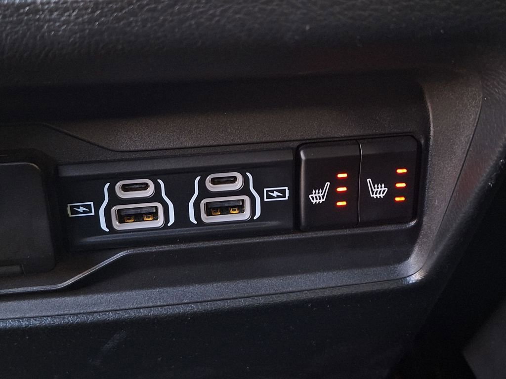 Used 2024 Jeep Grand Cherokee Limited w/ Black Appearance Package image 14