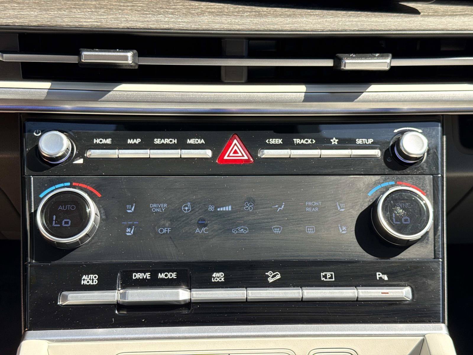 Certified 2025 Hyundai Santa Fe Limited AWD/4WD image 7