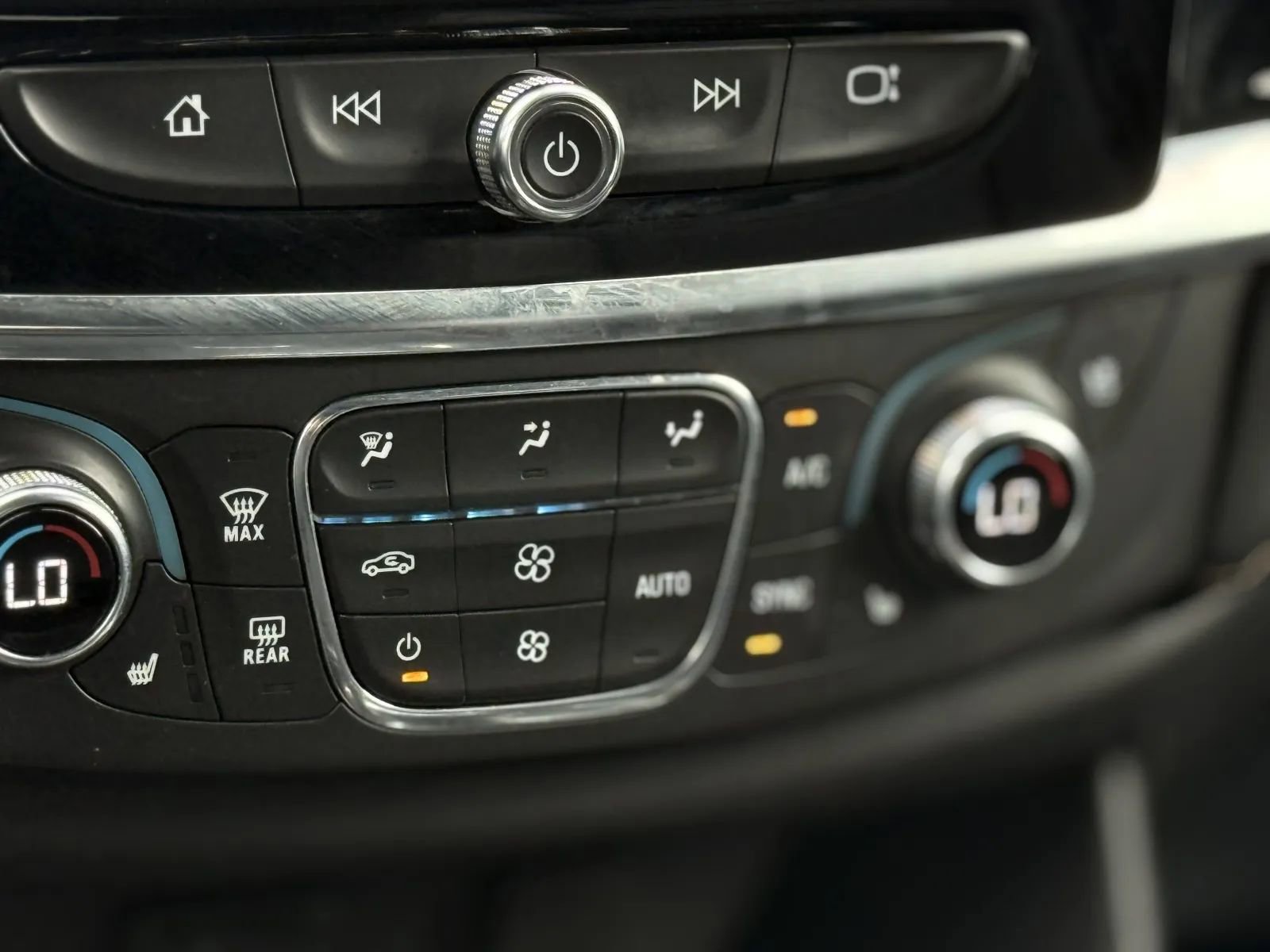 Used 2021 Chevrolet Traverse Premier w/ Redline Edition AWD/4WD image 43