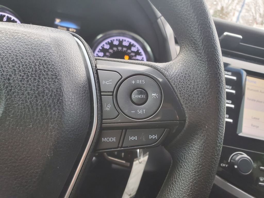 Used 2018 Toyota Camry L image 18
