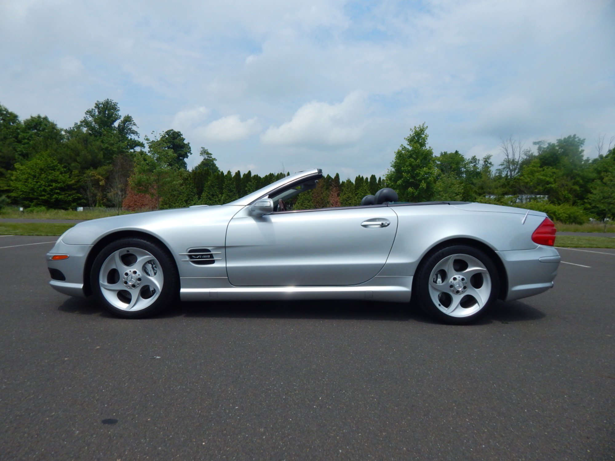 Used 2005 Mercedes-Benz SL 600 w/ AMG Sport Pkg image 5