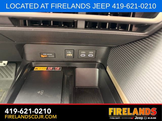 Used 2025 Toyota Camry SE FWD image 23