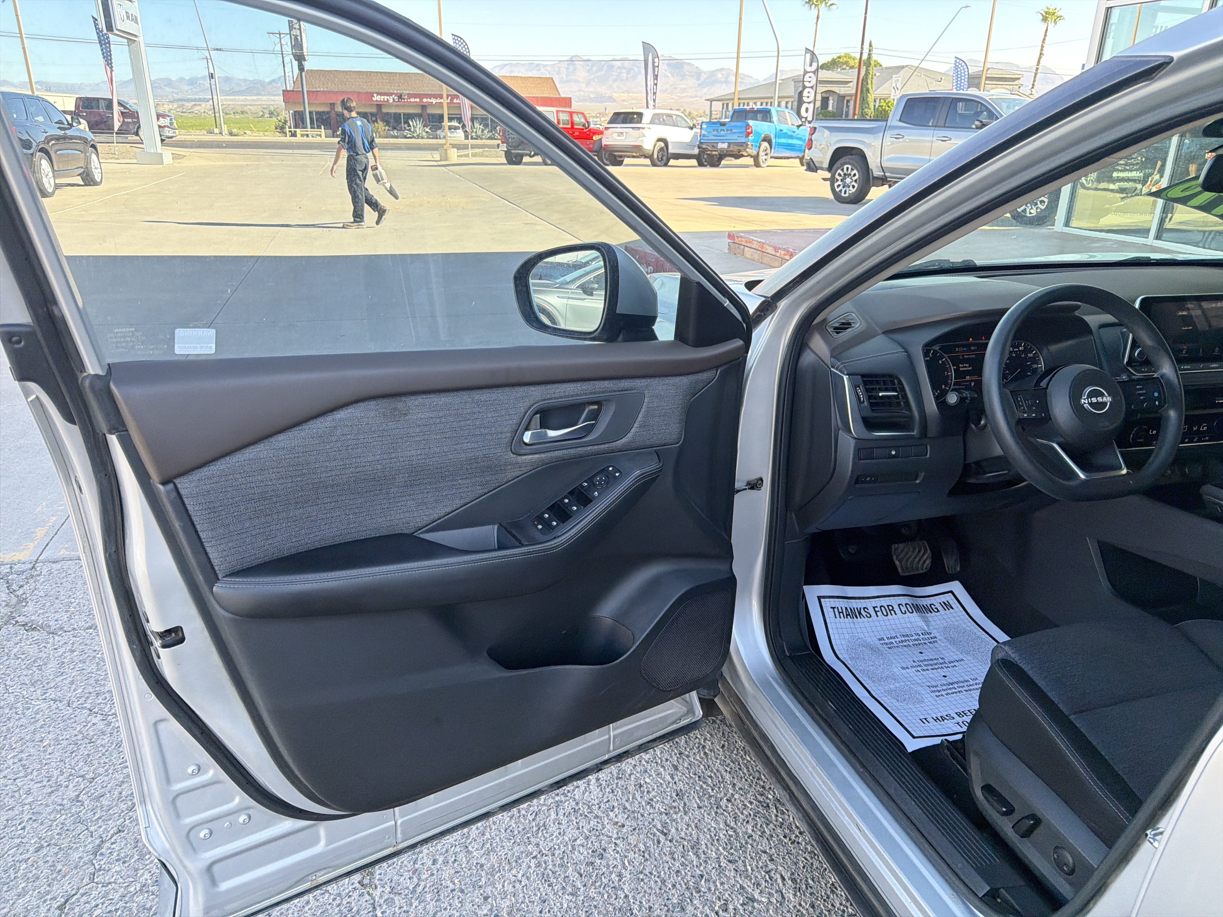 Used 2023 Nissan Rogue SV FWD image 12