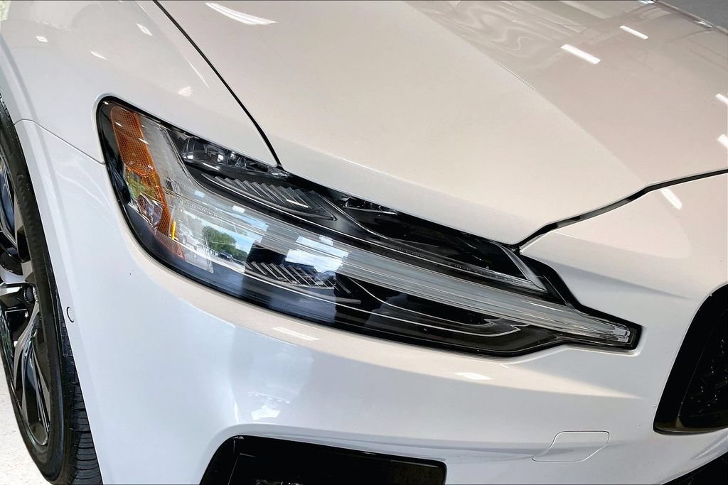 Certified 2025 Volvo S60 B5 Plus AWD/4WD image 32