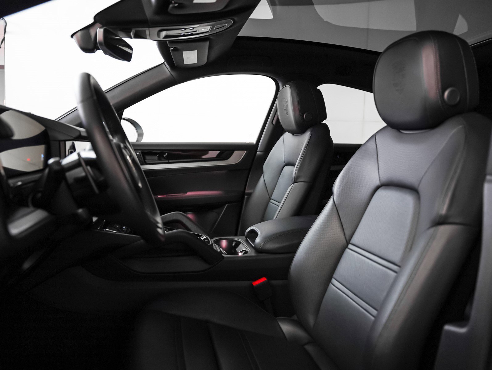 Used 2025 Porsche Cayenne Coupe image 5