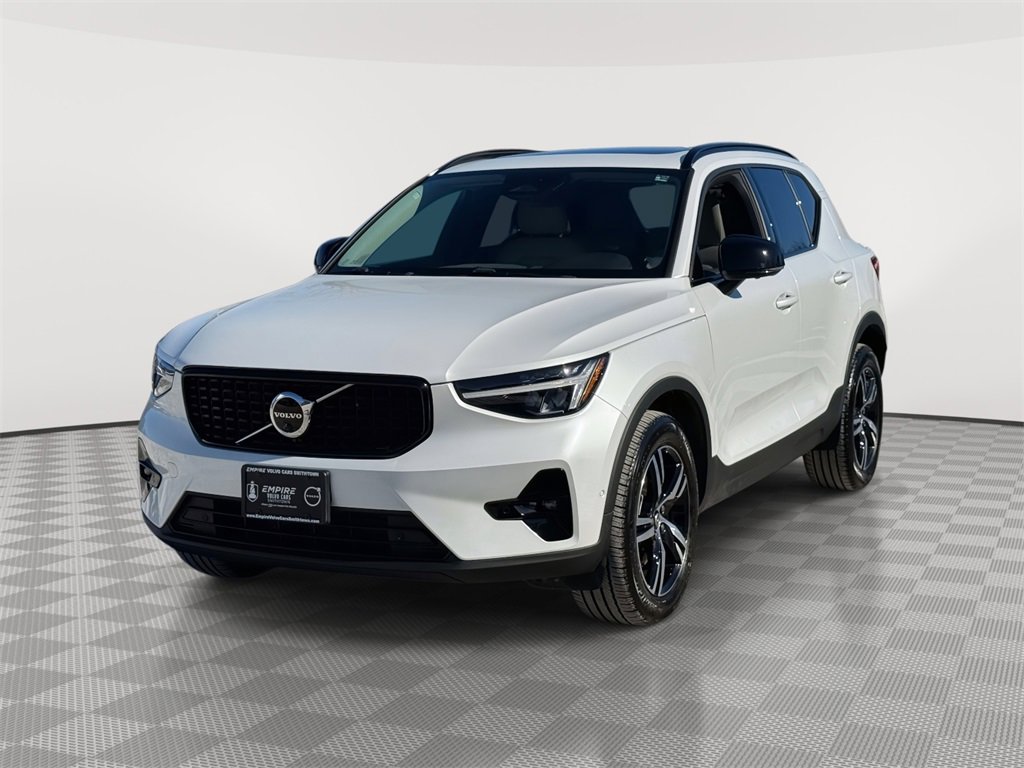 Used 2023 Volvo XC40 B5 Plus w/ Driver Assist Package image 2