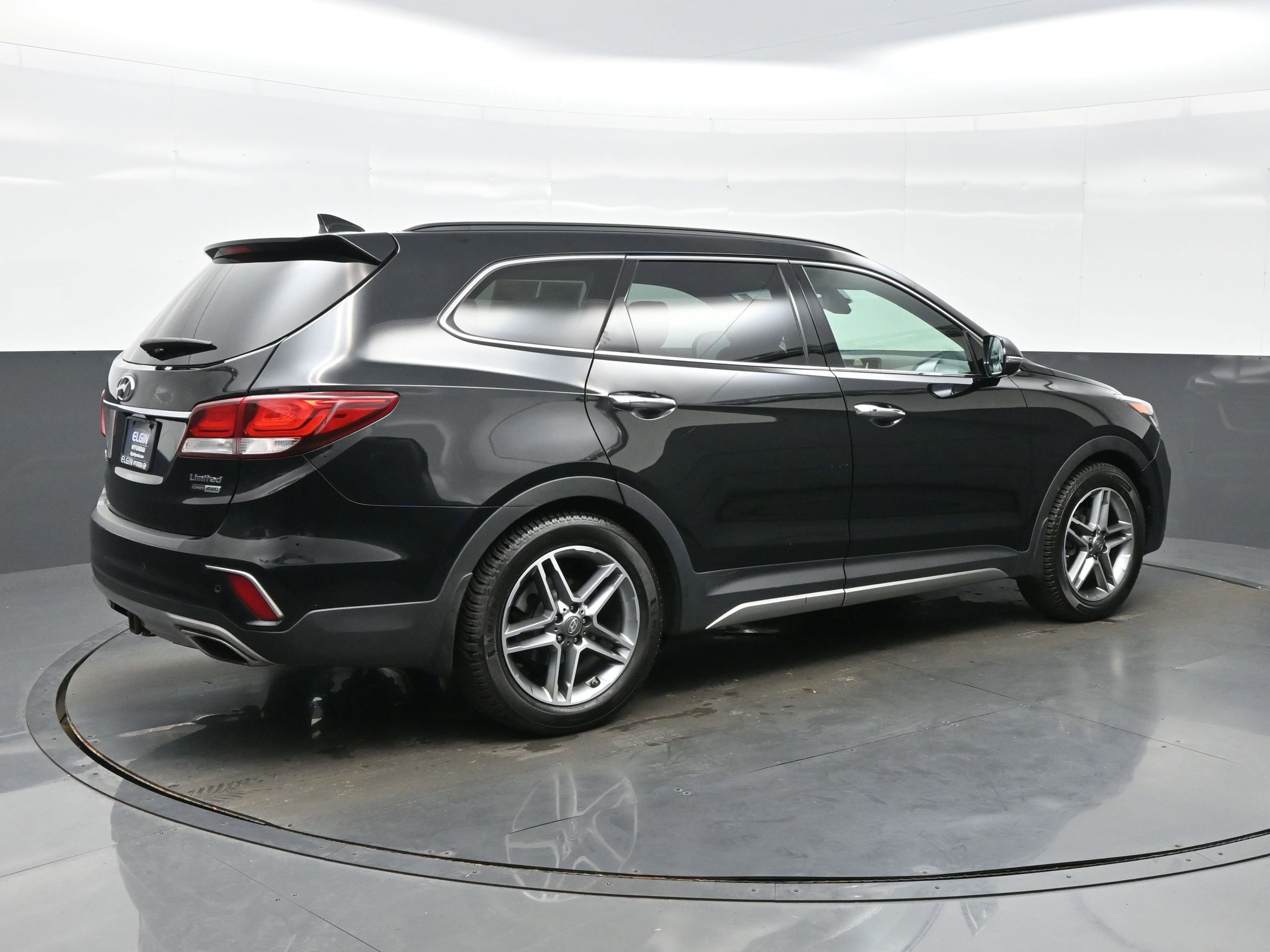 Used 2017 Hyundai Santa Fe Limited AWD/4WD image 6