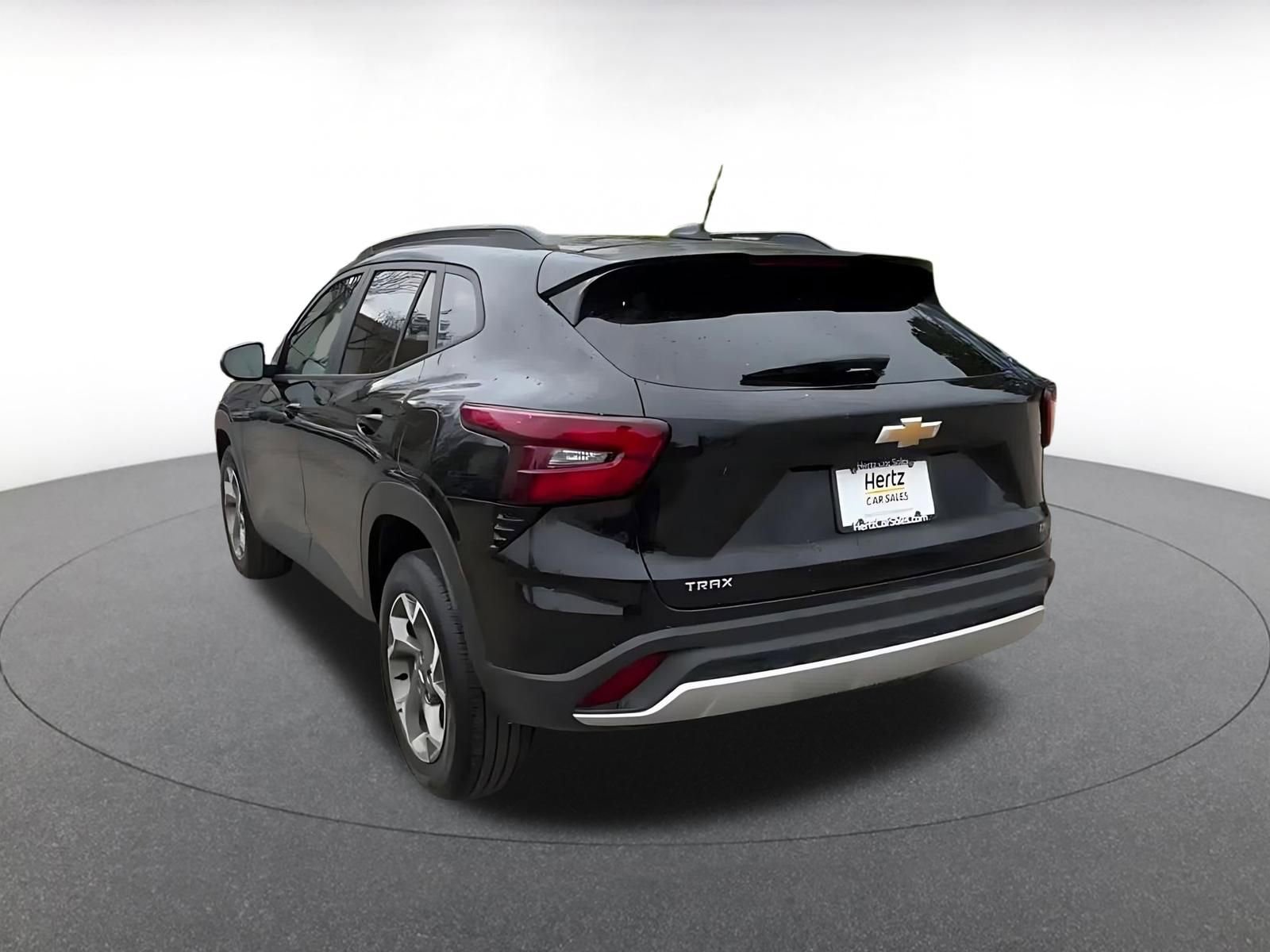Used 2025 Chevrolet Trax LT w/ LT Convenience Package image 11