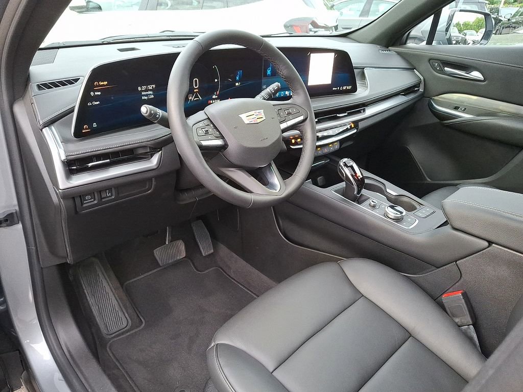 Used 2024 Cadillac XT4 Premium Luxury w/ Cold Weather Package AWD/4WD image 9