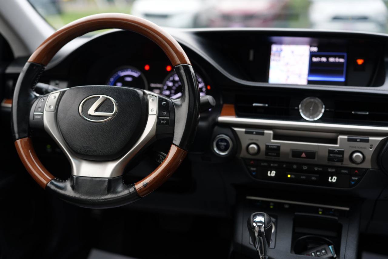 Used 2013 Lexus ES 300h w/ Luxury Pkg FWD image 13