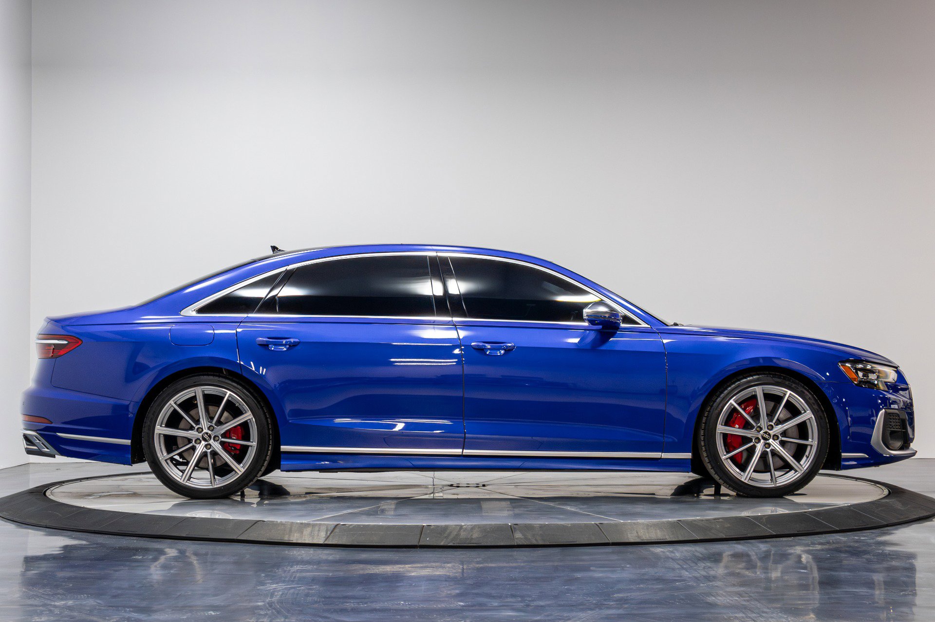 Used 2023 Audi S8 image 16