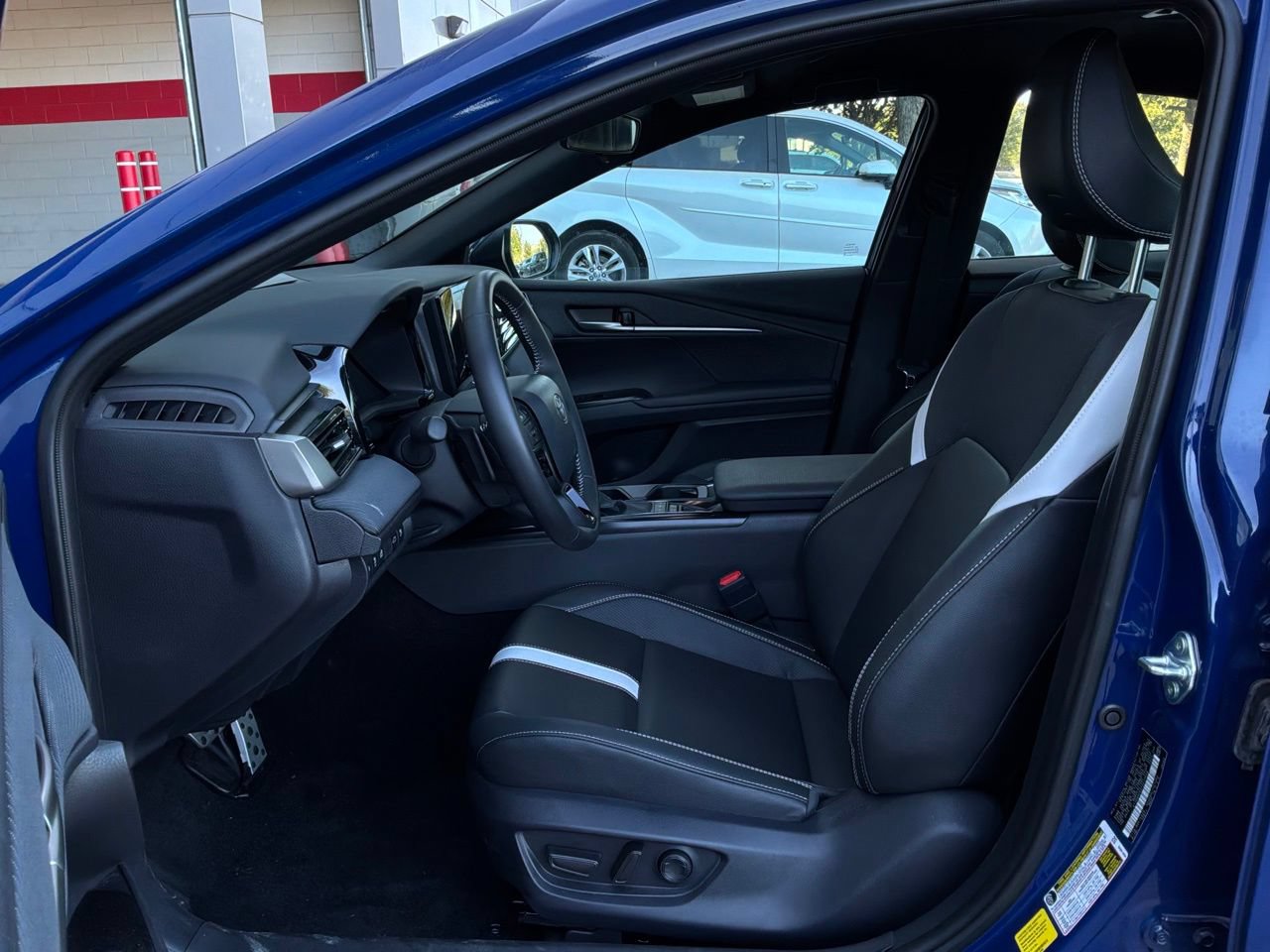 Used 2026 Toyota Camry SE FWD image 10