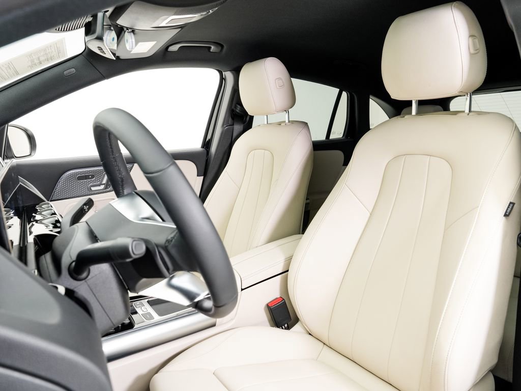 Used 2025 Mercedes-Benz GLA 250 4MATIC image 5