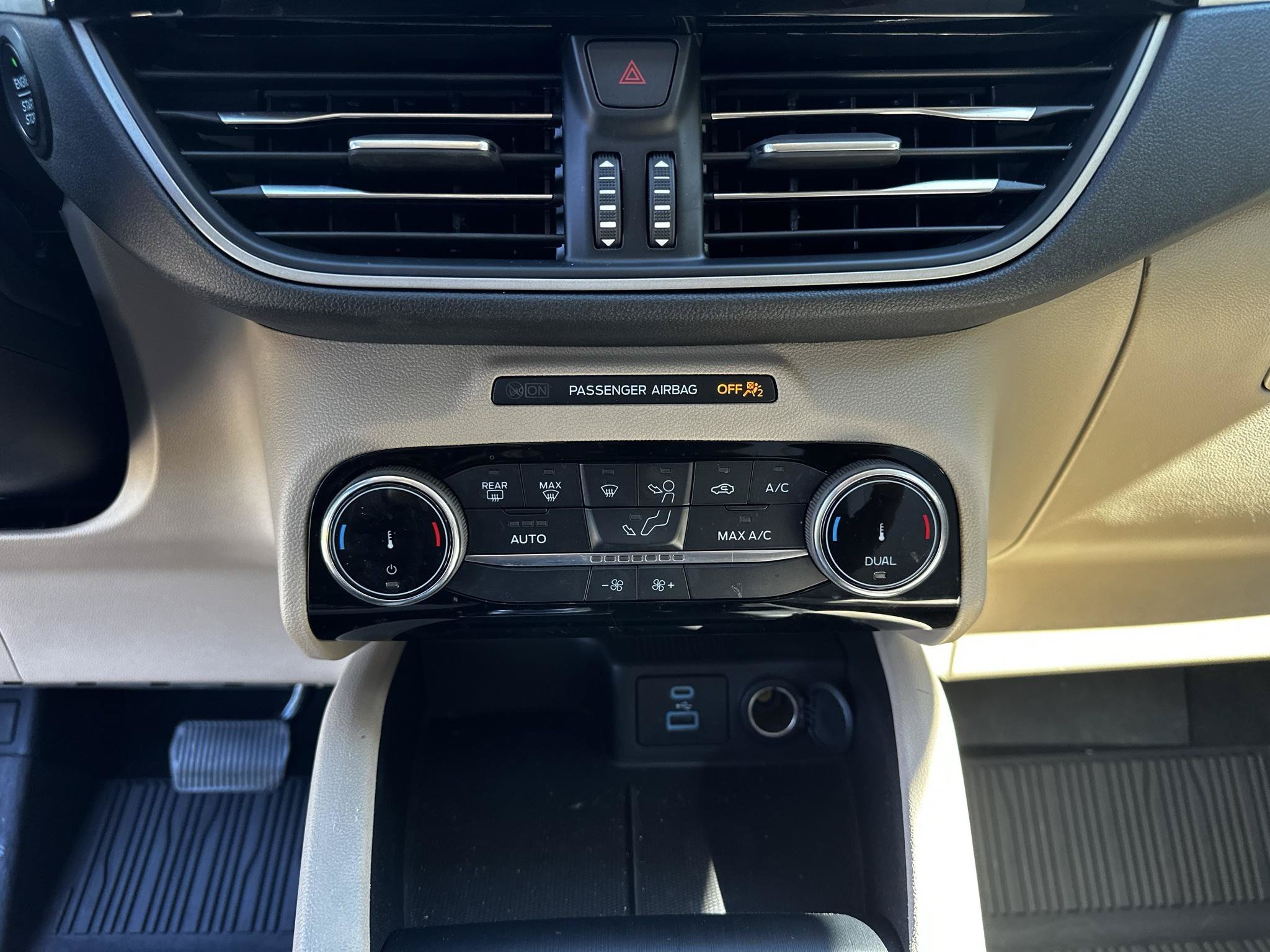 Used 2022 Ford Escape SE w/ Convenience Package FWD image 19