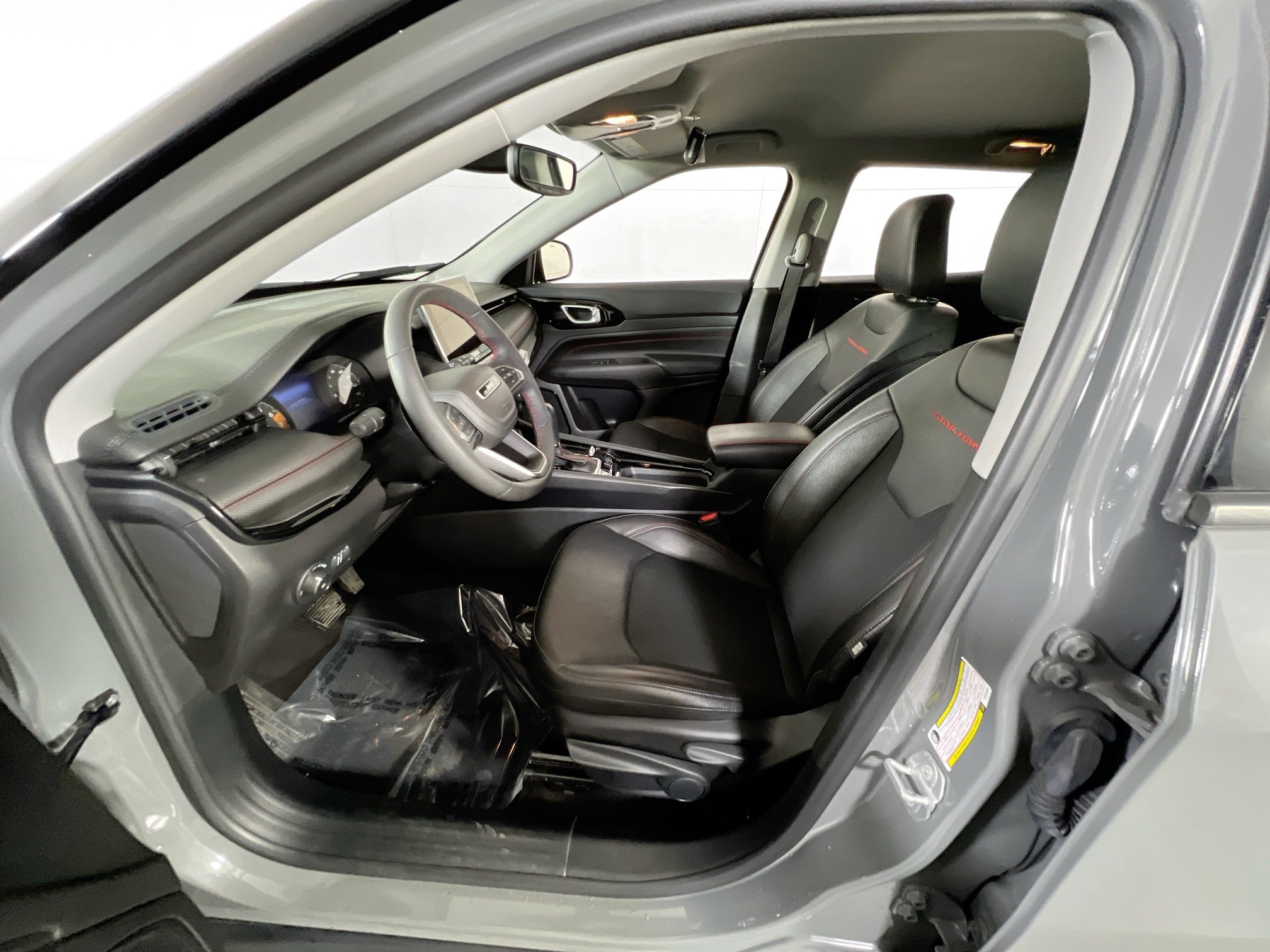 Used 2022 Jeep Compass Trailhawk AWD/4WD image 19