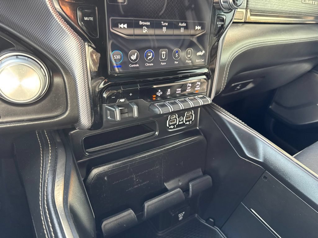 Used 2020 RAM 1500 Limited w/ Black Appearance Package AWD/4WD image 14