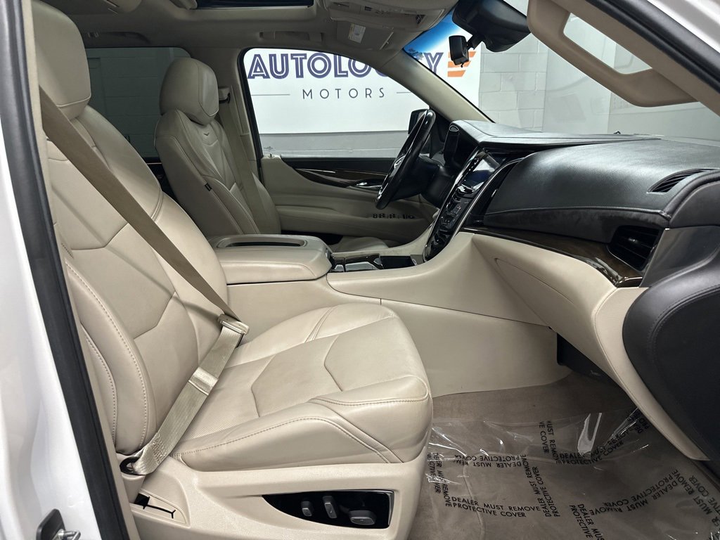 Used 2018 Cadillac Escalade Luxury image 21