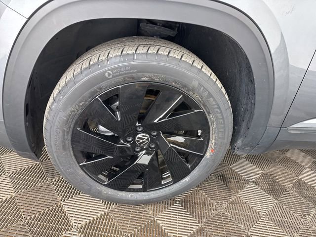 Used 2025 Volkswagen Atlas SE image 29