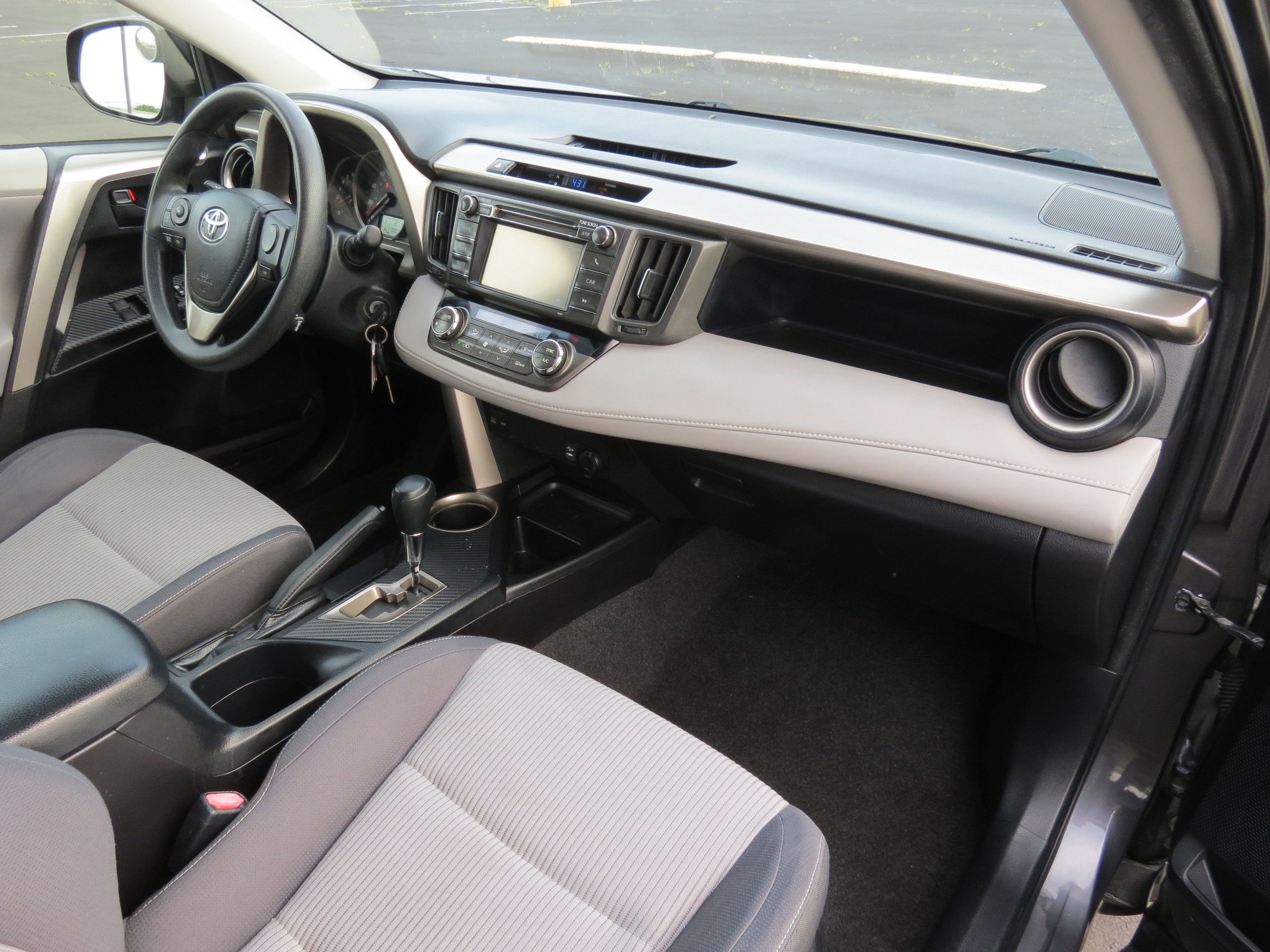 Used 2013 Toyota RAV4 XLE FWD image 35