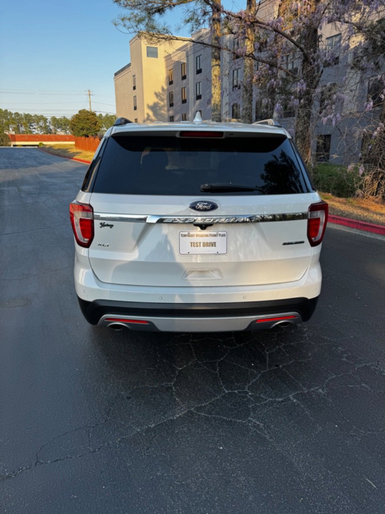 Used 2016 Ford Explorer XLT w/ Equipment Group 202A FWD image 4