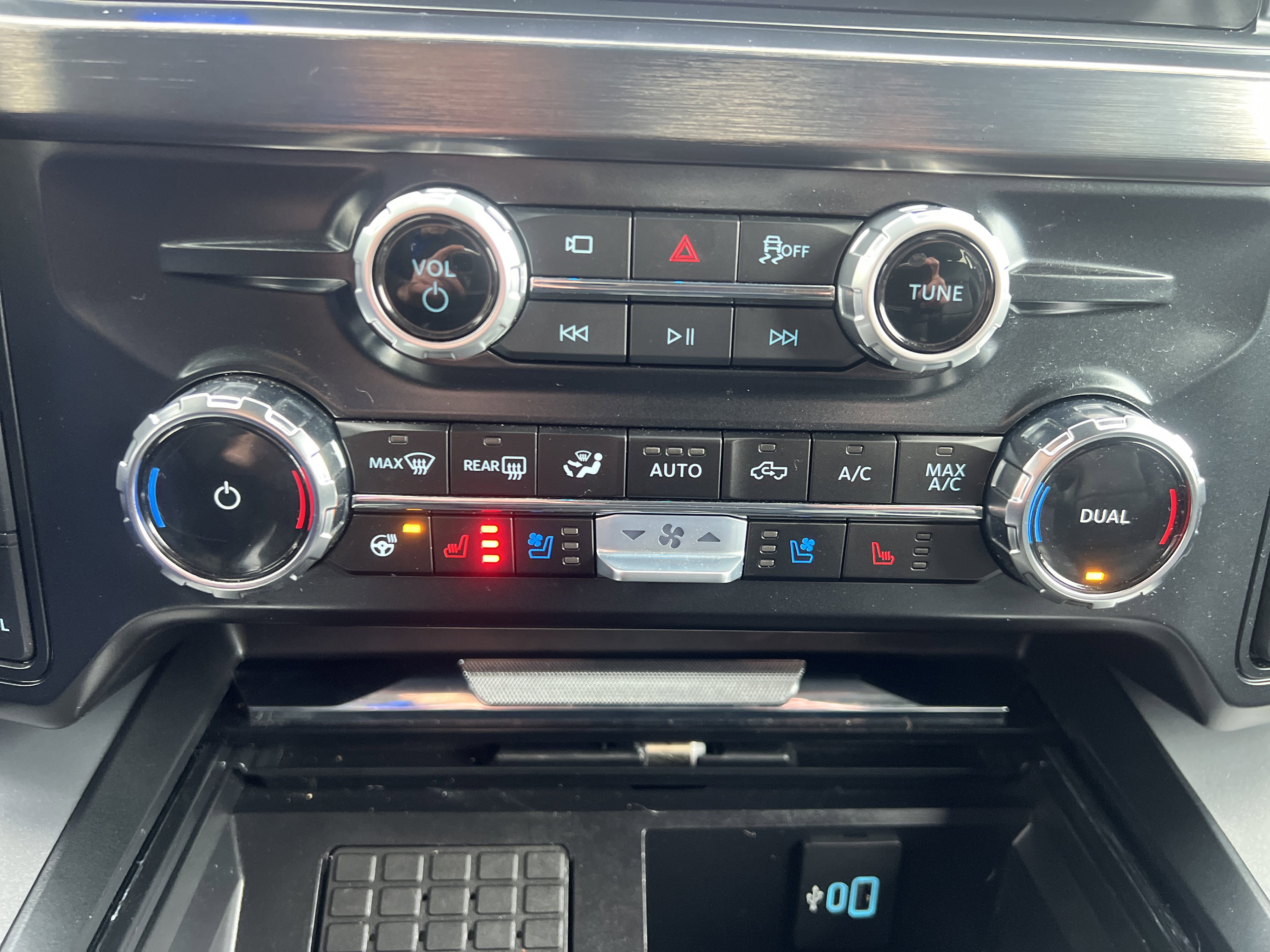 Certified 2025 Ford F350 Lariat image 29