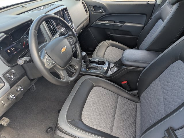 Used 2021 Chevrolet Colorado Z71 w/ Safety Package AWD/4WD image 17