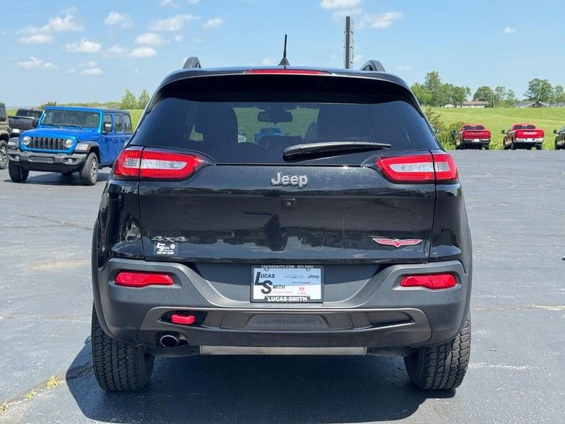 Used 2016 Jeep Cherokee Trailhawk w/ Cold Weather Group AWD/4WD image 5
