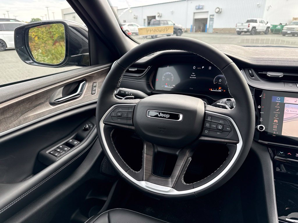 New 2027 Jeep Grand Cherokee Limited AWD/4WD image 16