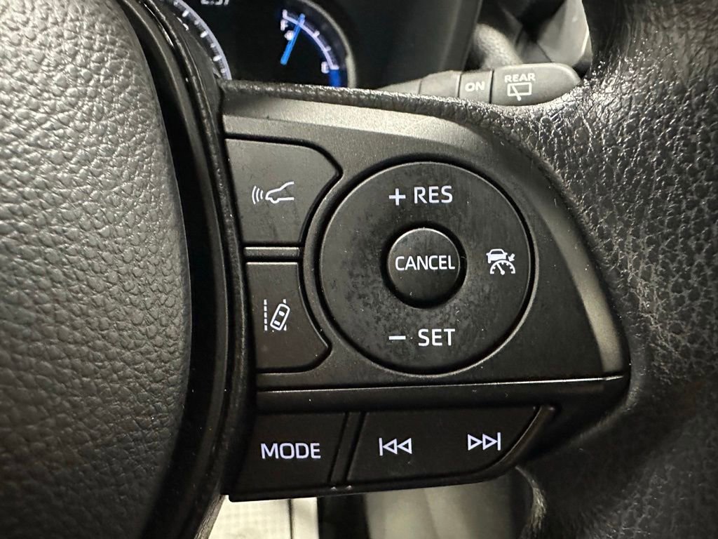 Used 2025 Toyota RAV4 XLE AWD/4WD image 20