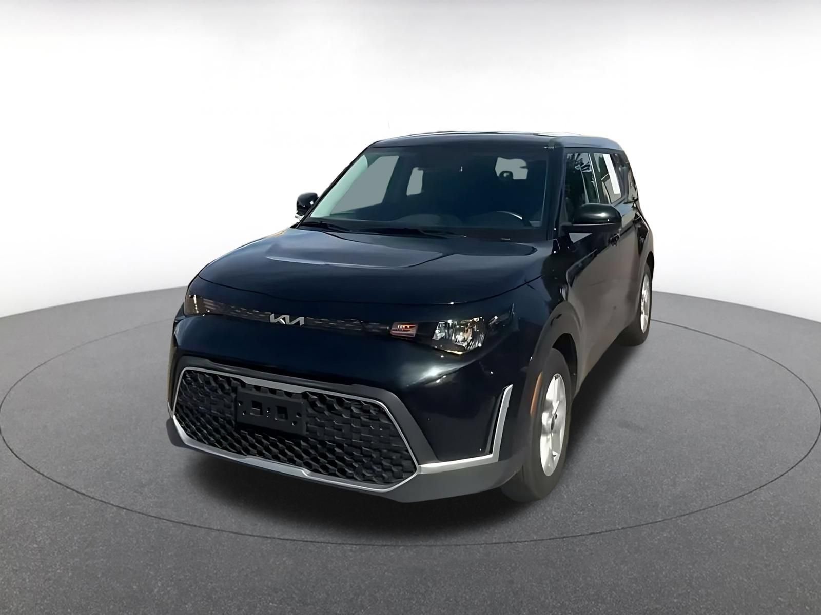 Used 2025 Kia Soul LX w/ LX Technology Package FWD image 6