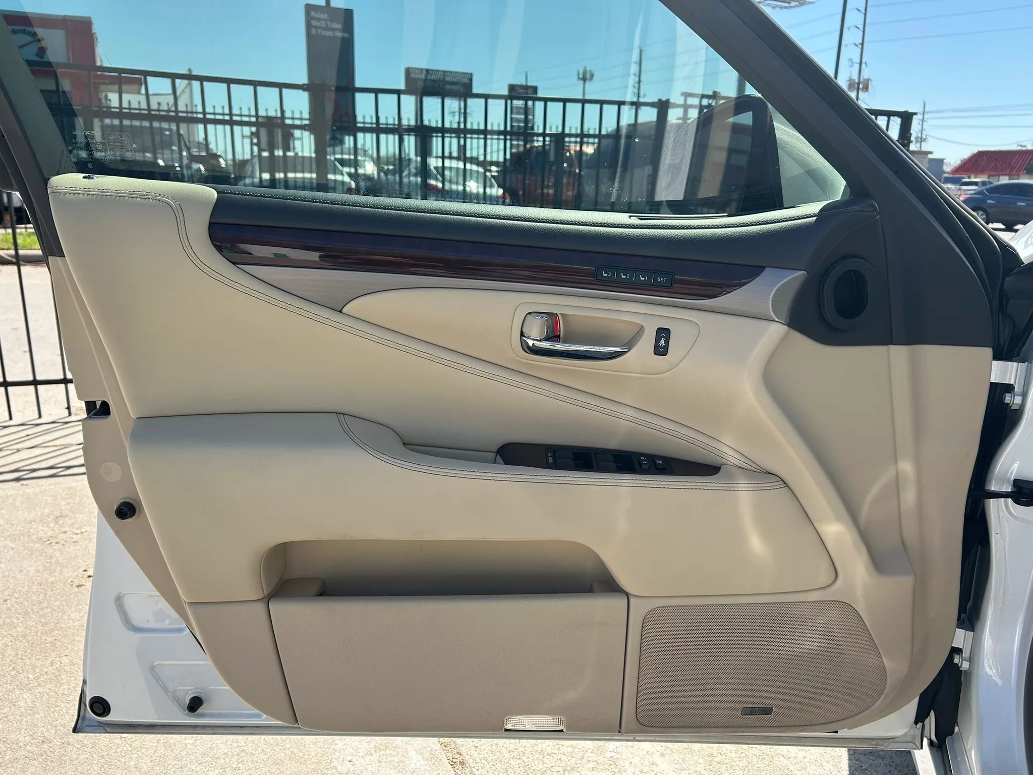 Used 2013 Lexus LS 460 w/ Comfort Pkg RWD image 11