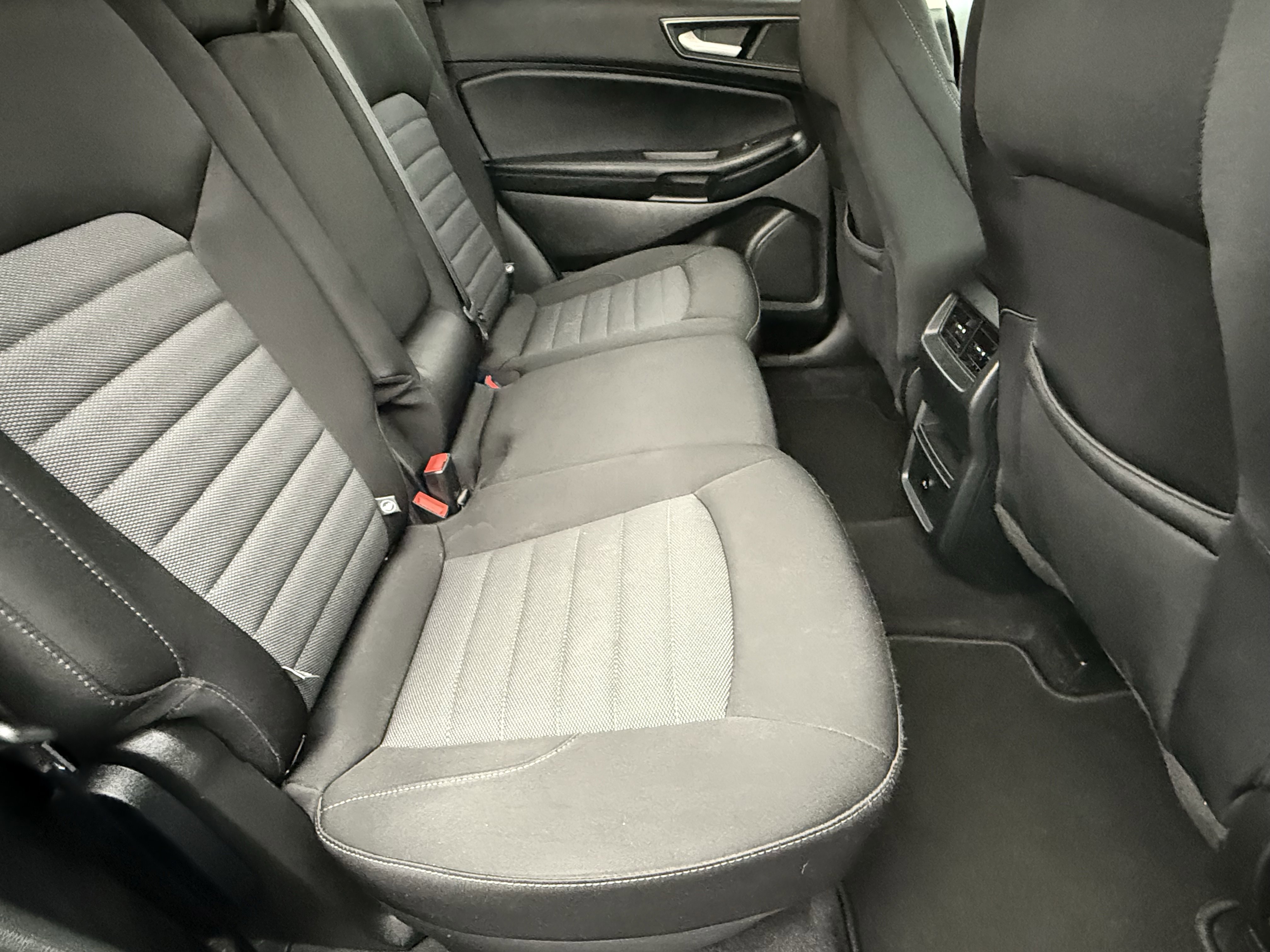 Used 2023 Ford Edge SE image 15