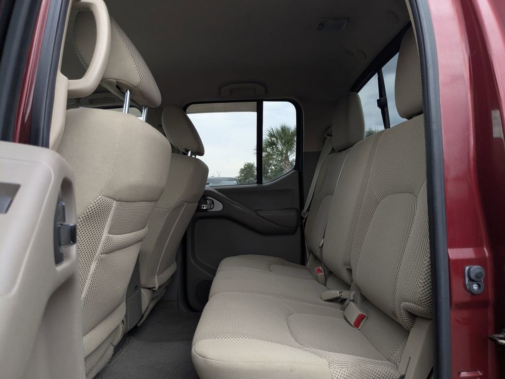 Used 2015 Nissan Frontier SV w/ SV Value Truck Package RWD image 16