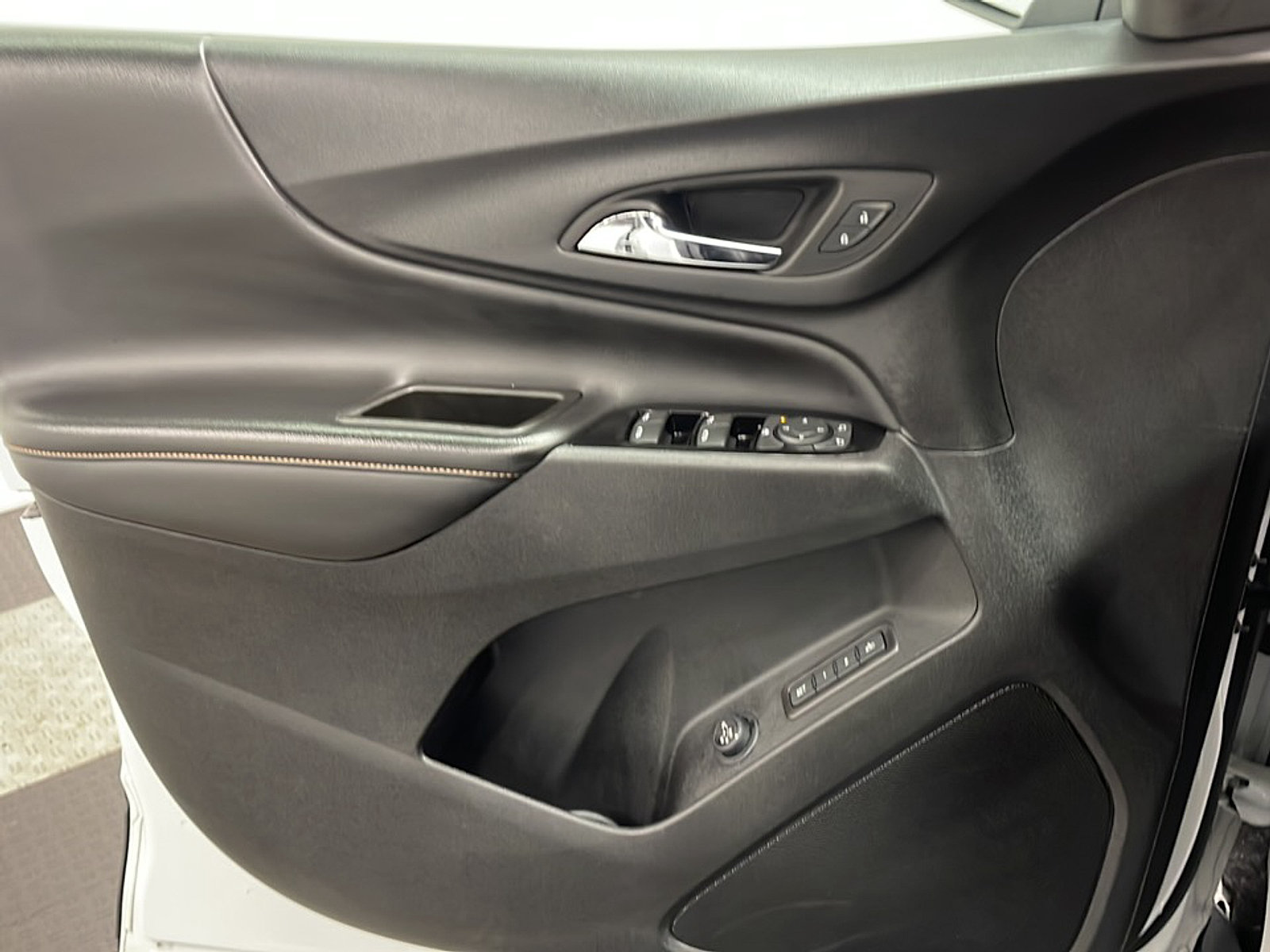 Used 2022 Chevrolet Equinox Premier AWD/4WD image 12