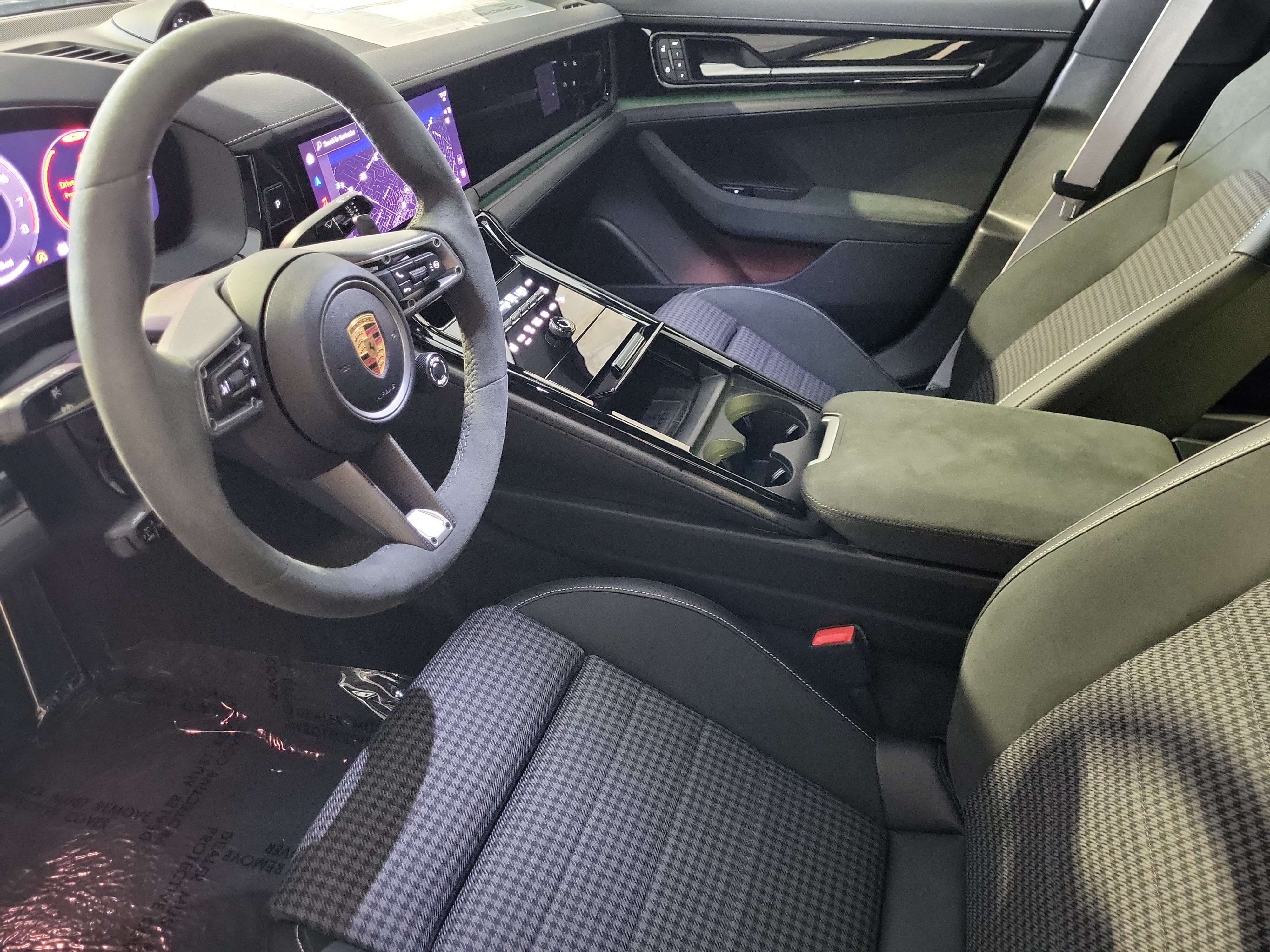 Certified 2025 Porsche Panamera 4 AWD/4WD image 4