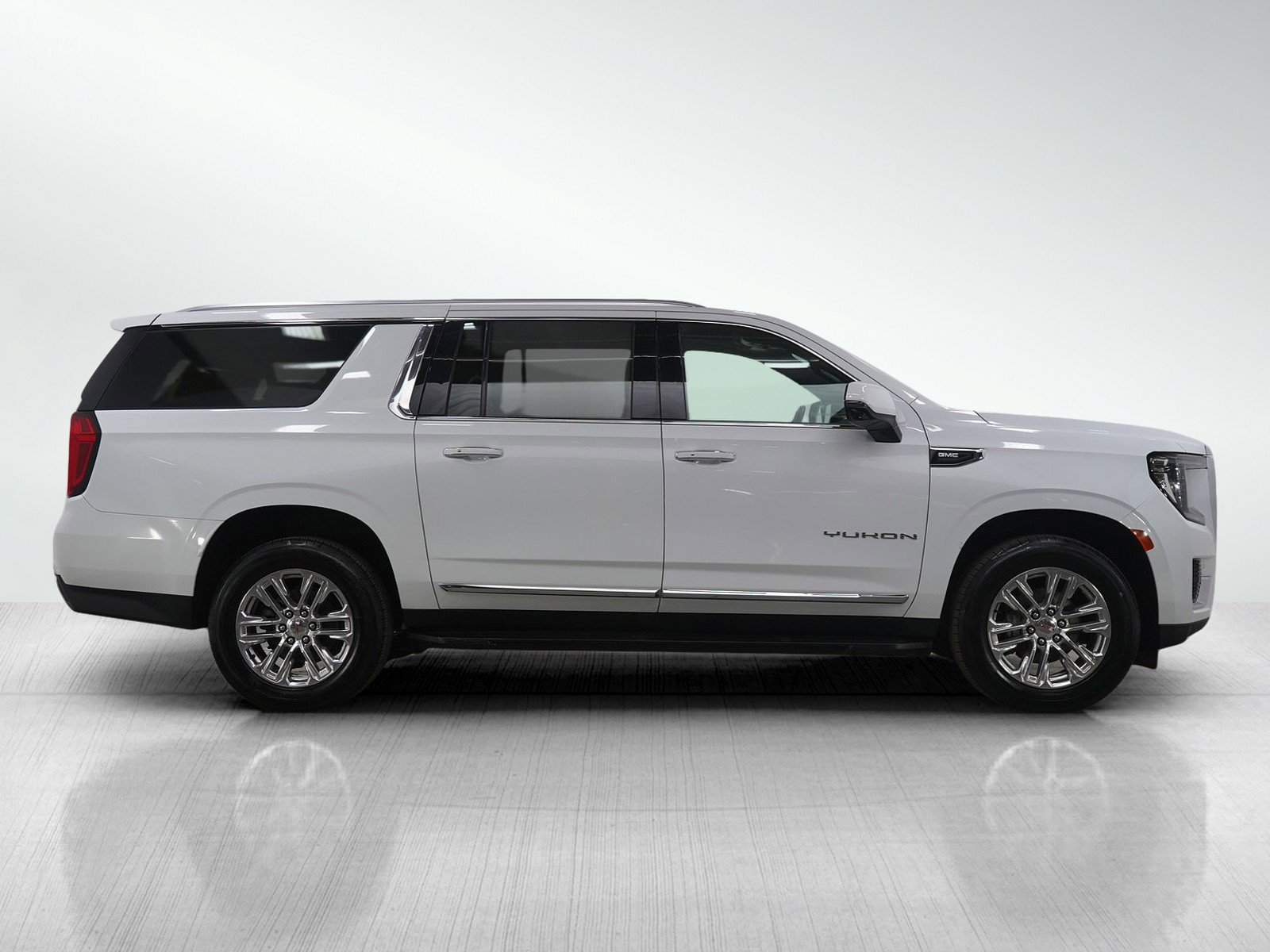 Used 2023 GMC Yukon XL SLT image 6