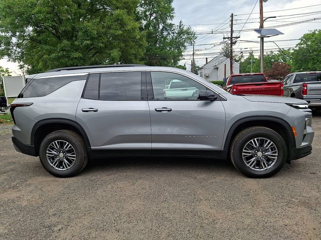 Used 2026 Chevrolet Traverse LT w/ Driver Confidence Package FWD image 9