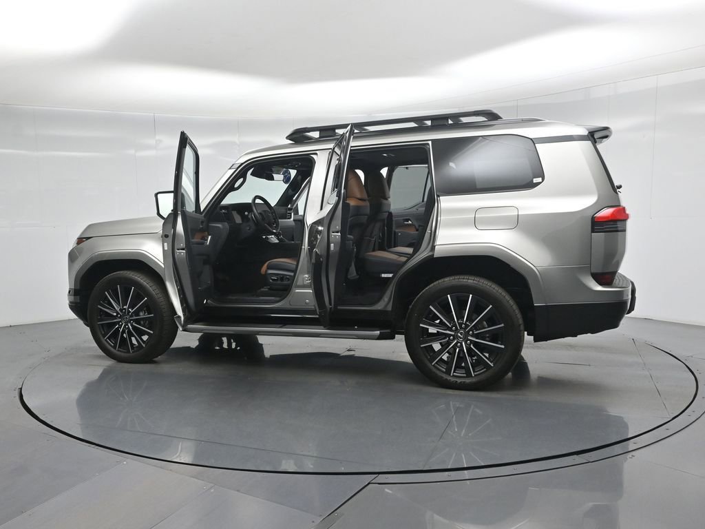 Used 2025 Lexus GX 550 w/ Accessory Package (2T) image 39