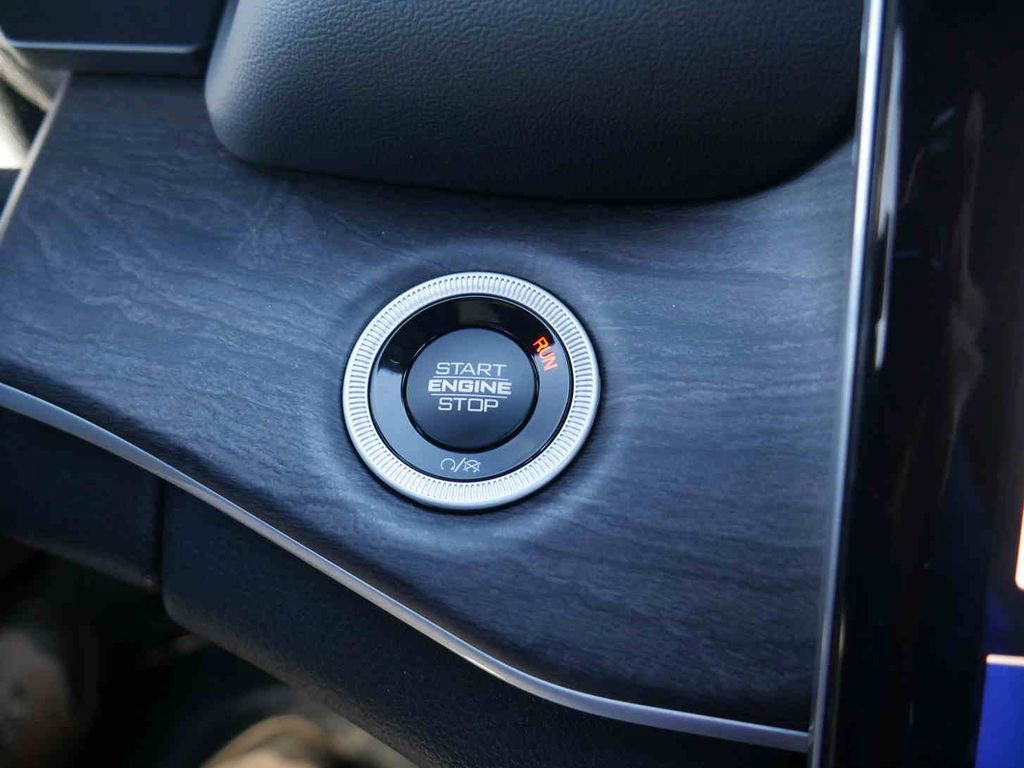 New 2025 Jeep Grand Cherokee Limited w/ Luxury Tech Group II image 28