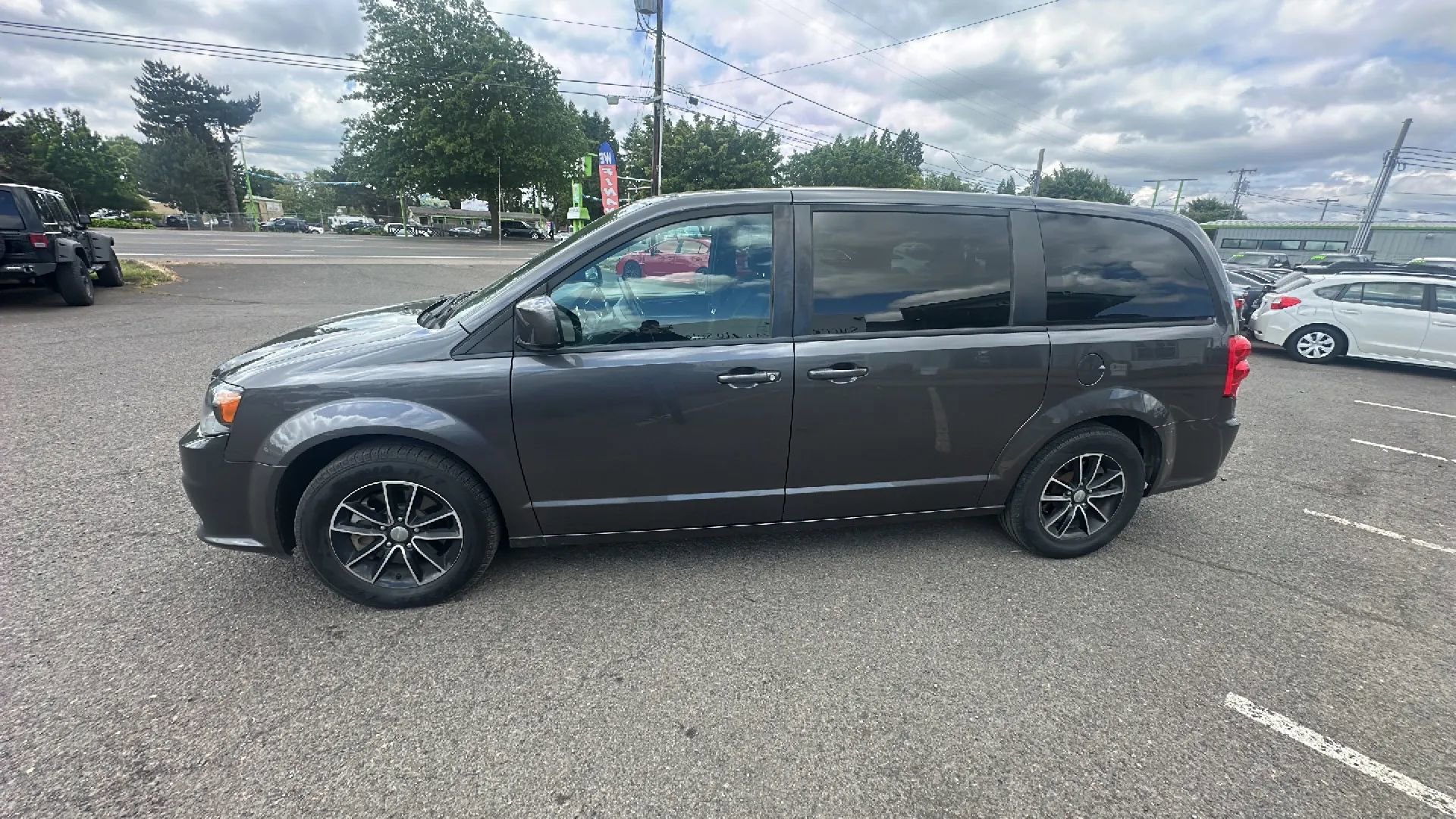 Used 2018 Dodge Grand Caravan SE image 6